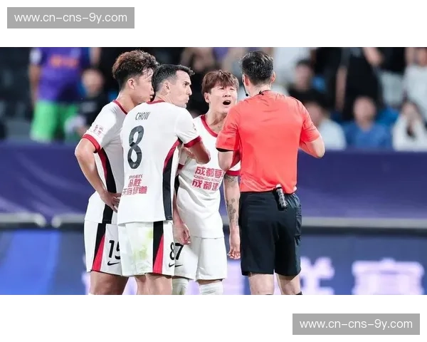 韦世豪远射击中门柱瞬间:蓉城亚冠主场遗憾失利 韦世豪远射击中门柱瞬间:蓉城亚冠主场遗憾失利