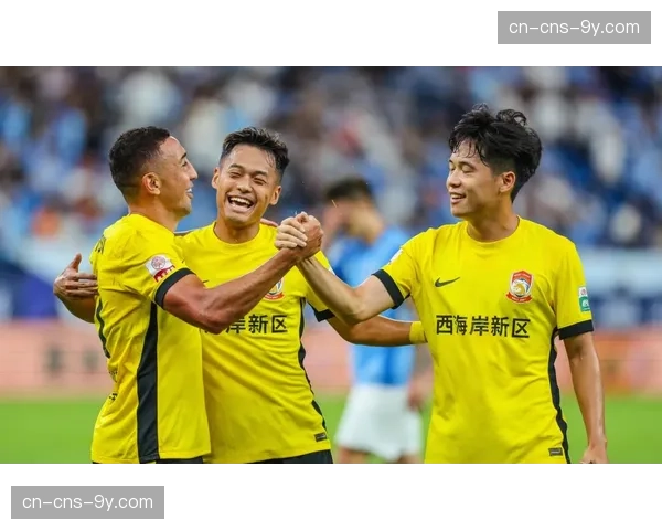 青岛西海岸门将刘世博多次扑救,获评全场最佳